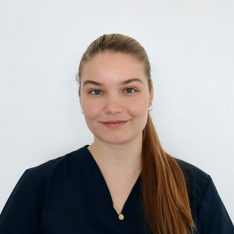 Julia Kankis headshot
